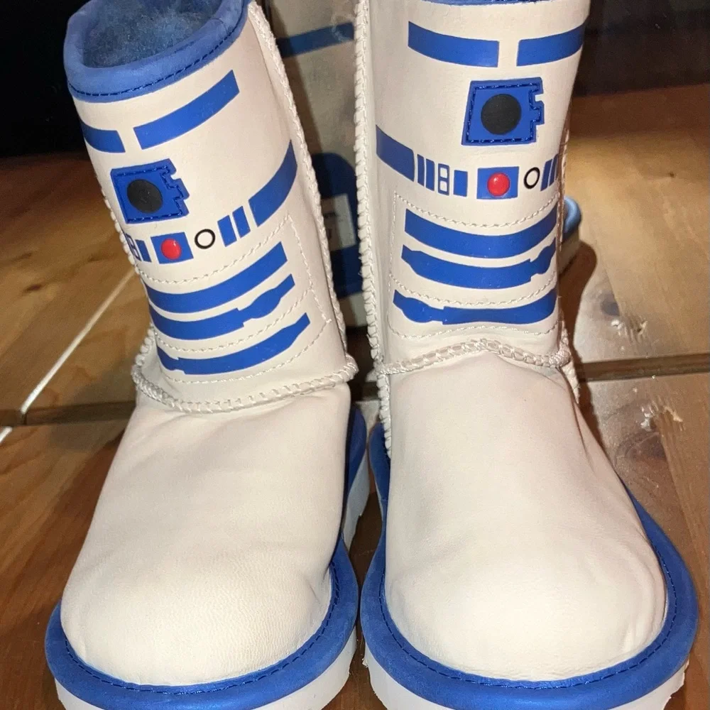 New w/out tag UGG X Star Wars Kids Classic R2-D2 Limited Edition Boots Toddler12